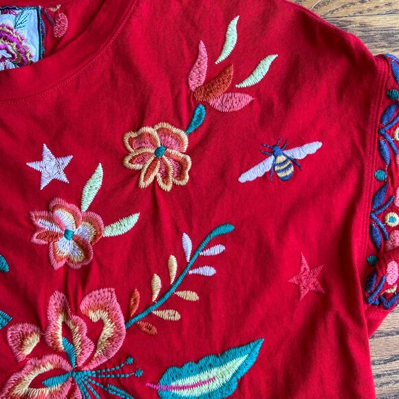 Johnny Was Averi Relaxed Red Tee 100% Cotton Botanical Embroidery Size Small - Picture 5 of 11